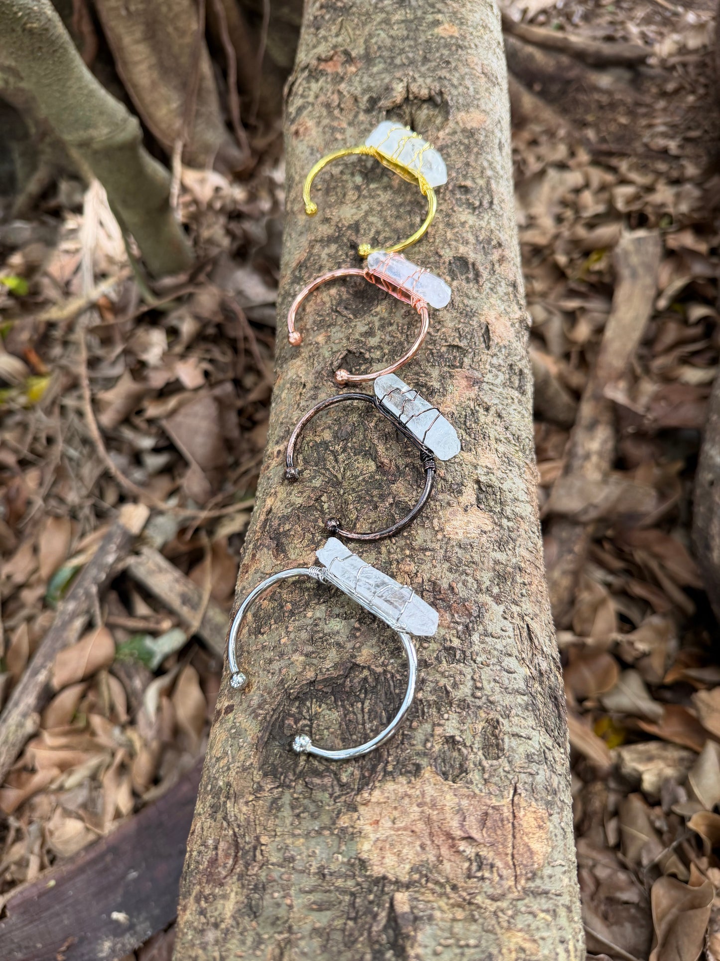 Crystal Cuff ✨ Clear Quartz ✨ Gold