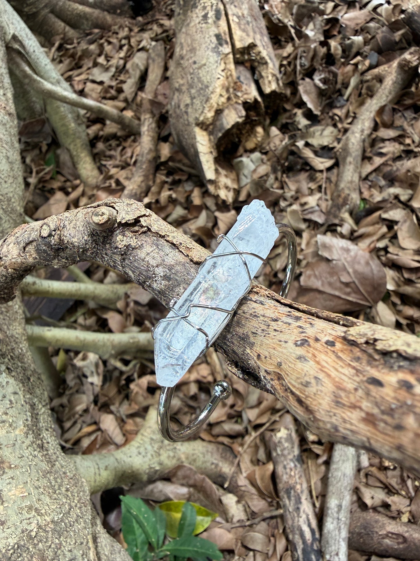 Crystal Cuff ✨ Clear Quartz ✨ Silver