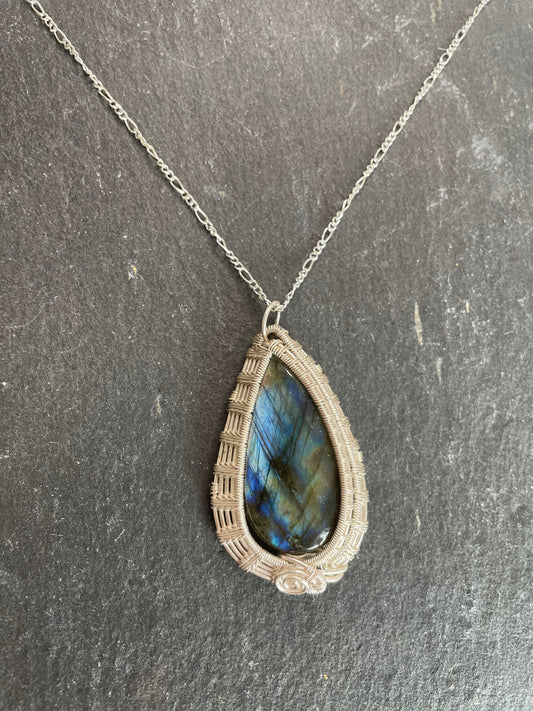 Crystal Necklace ✨ Labradorite